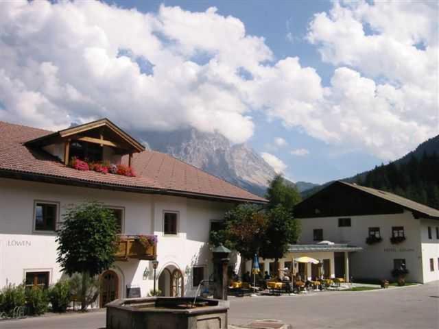 Hotel Zum Goldenen Loewen Biberwier Dış mekan fotoğraf